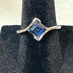 Silver Tone & Sapphire Blue Square-Cut Crystal Ring. Classic Dainty | NWT Size 7